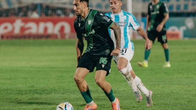 Banfield salvó un punto en el final