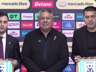 Chiqui Tapia se mostró con Riquelme y Di Carlo