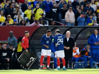 Mbappé criticado por sacarlo la cinta de capitán a Kanté
