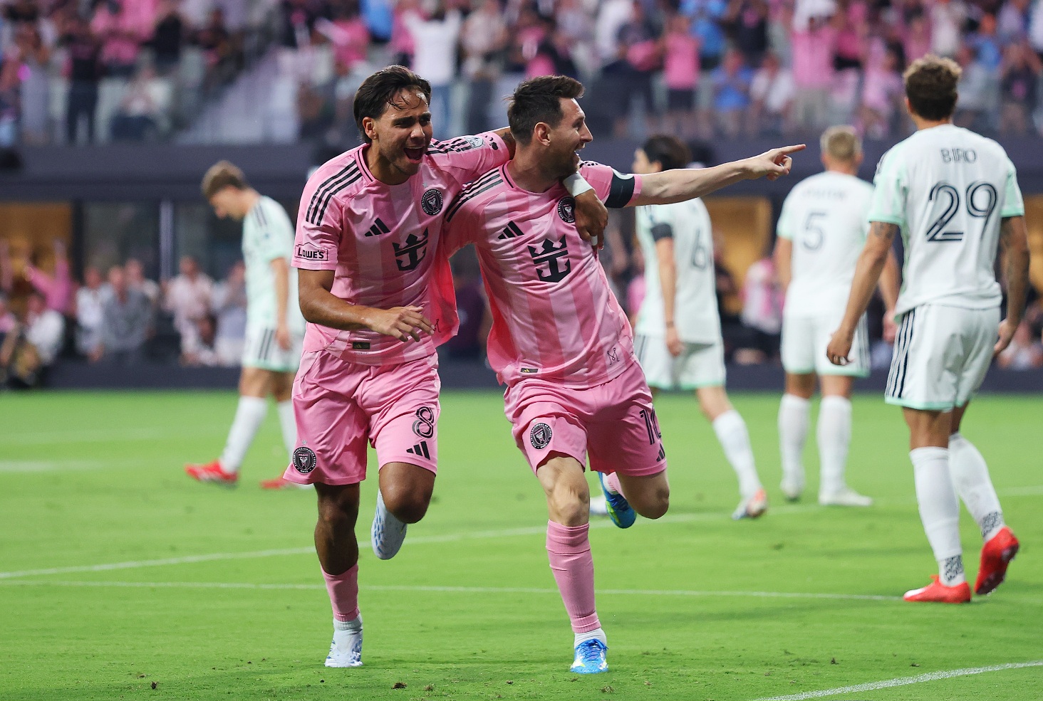 Lionel Messi inauguró con gol el nuevo estadio de Inter Miami