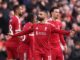 Los Reds cantaron victoria con un tanto de Rio Ngumoha y otro de Salah. Liverpool derrotó a Fulham y volvió al triunfo en Premier League