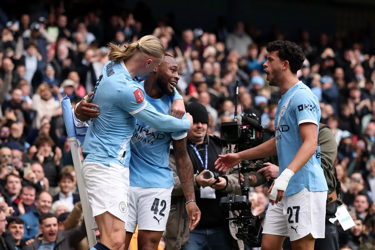 Manchester City trituró al Liverpool con triplete de Haaland y pasó a semifinales de FA Cup
