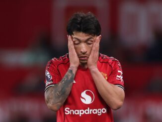 El campeón con Argentina en Qatar recién volverá en mayo. Lisandro Martínez fue suspendido y llegará con poco rodaje al Mundial