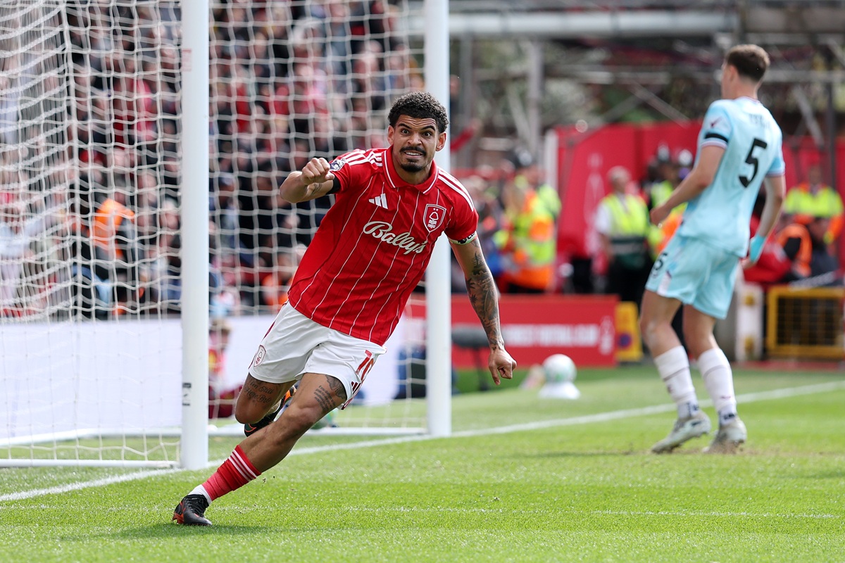 Gibbs-White lideró con hat-trick una victoria clave para la permanencia de Nottingham Forest