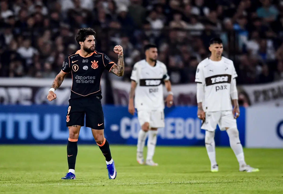 Corinthians fue pura jerarquía y venció a un serio Platense en su debut en la Copa Libertadores