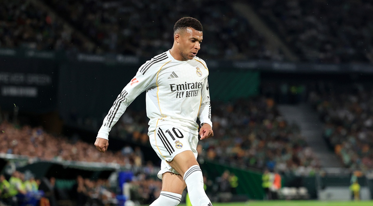 Alarma total en Francia y Real Madrid: Kylian Mbappé sintió una molestia y pidió el cambio