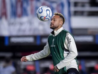 El ex Barcelona y PSG es titular con Santos ante San Lorenzo. Así, Neymar volvió a jugar en Argentina después de 10 años y medio