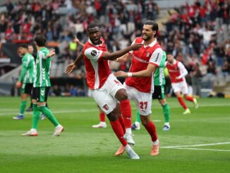 En primera instancia se rompió el tendón de Aquiles ante Betis. Durísima lesión de Sikou Niakaté en Braga por Europa League