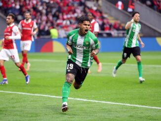 El colombiano puso el 1 a 1 parcial en Europa League. Cucho Hernández rescató al Betis con un penal ante el Braga