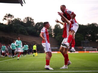 En la agonía triunfaron los Arzobispos por 2 a 1. Sporting Braga le ganó en la última a Friburgo por Europa League