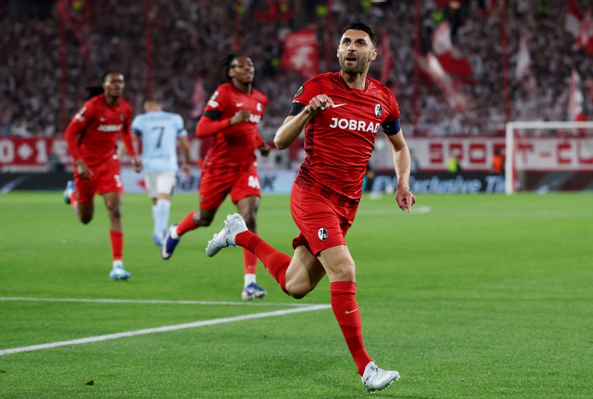 Fue 3 a 0 para los Buitres en la Selva Negra que sueñan con semifinales. Friburgo goleó a Celta en los cuartos de ida de Europa League