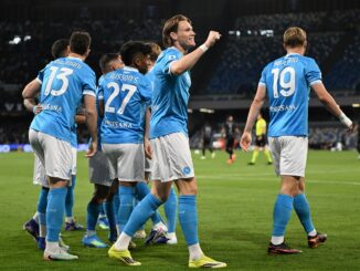 Hojlund remató pero la redonda se desvió en el coxis de Terracciano. Insólito gol de nalgas en Napoli - Cremonese por Serie A