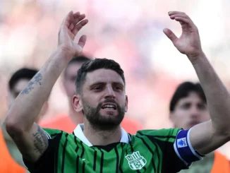 Ellertsson y Berardi, expulsados en el entretiempo en Genoa - Sassuolo por pelearse en el túnel