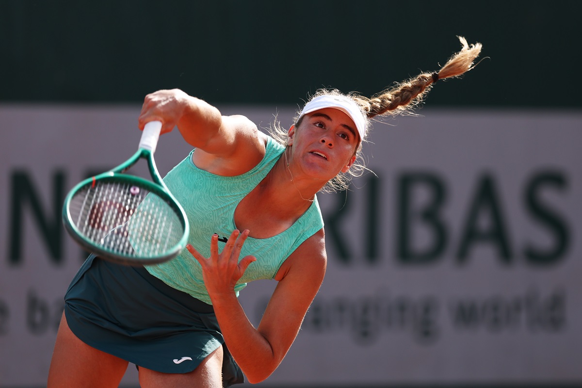 La argentina le ganó a la finalista del año pasado en tres sets. Solana Sierra sacudió Roland Garros y eliminó a Jasmine Paolini