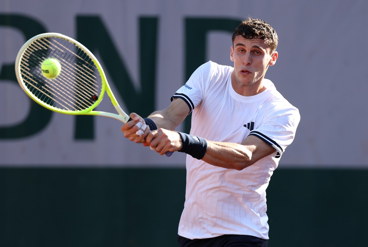 El número 1 del ránking ATP se despidió en segunda ronda. Batacazo en Roland Garros: Juanma Cerúndolo eliminó a un agobiado Sinner