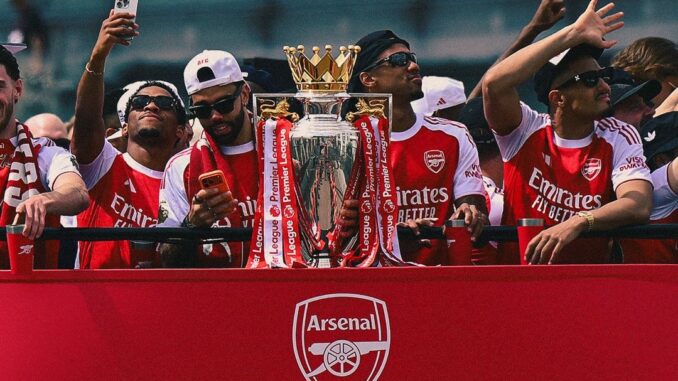 Arsenal celebra su título de la Premier en Londres
