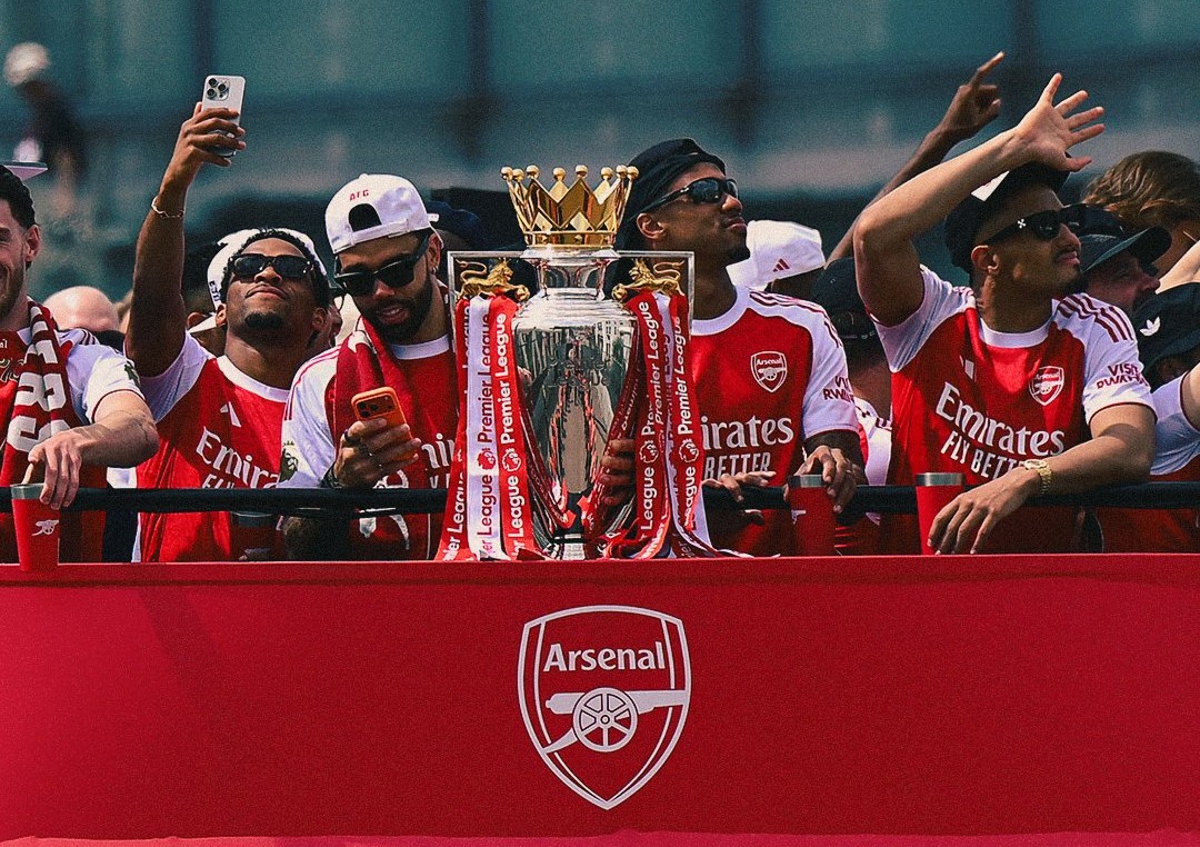 Arsenal celebra su título de la Premier en Londres