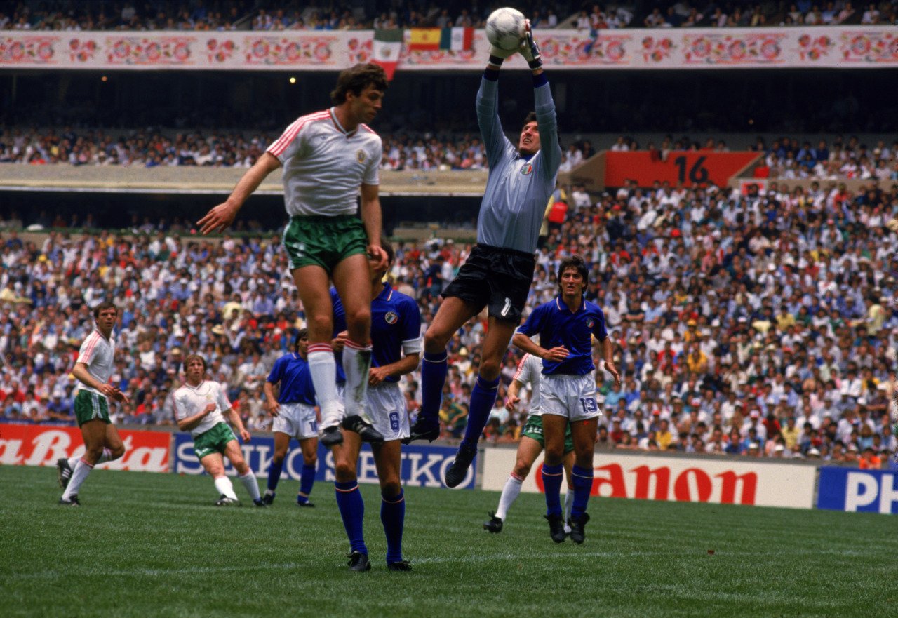Hace cuatro décadas Italia y Bulgaria levantaban el telón de México 1986