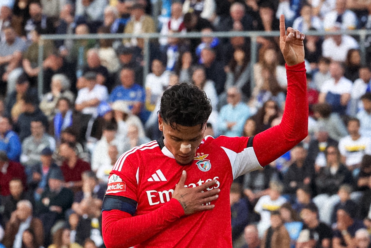 Benfica le dio el premio del jugador del partido al árbitro