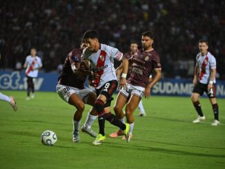 Agónico triunfo de River ante Carabobo para prácticamente clasificarse de ronda. Se moría el juego en Venezuela y los de Coudet se lo llevaron con un tanto de Salas.