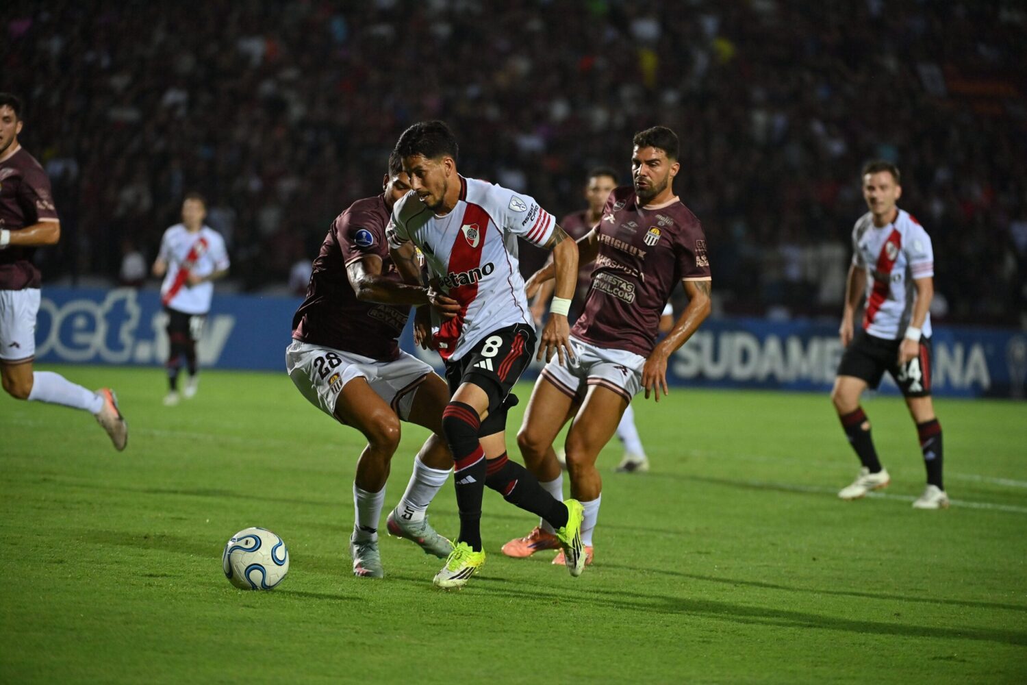 Agónico triunfo de River ante Carabobo para prácticamente clasificarse de ronda