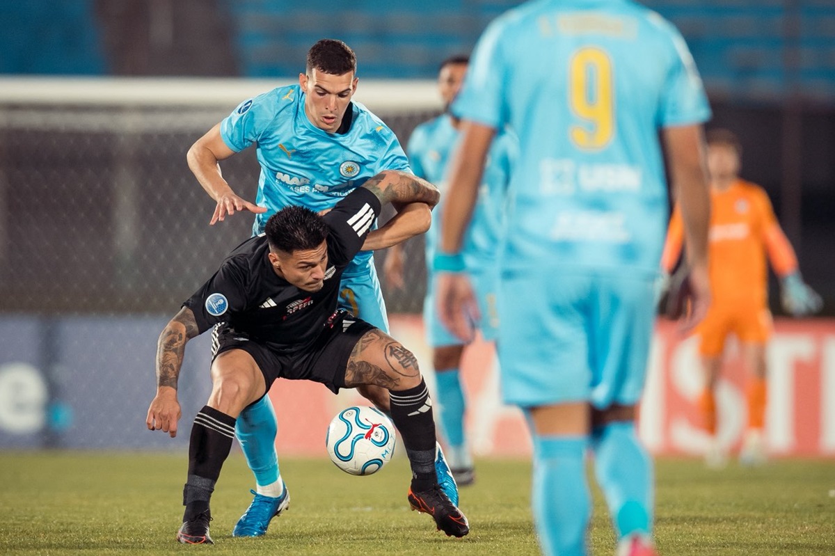 Uno fue de Ignacio Arce y otro de Jonatan Goitía. Riestra se metió dos goles en contra en 20 minutos ante City Torque