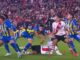 Nicolás Ramírez eligió amonestar al defensor Canalla por codazo. Polémica en River - Rosario Central por la no expulsión a Ávila