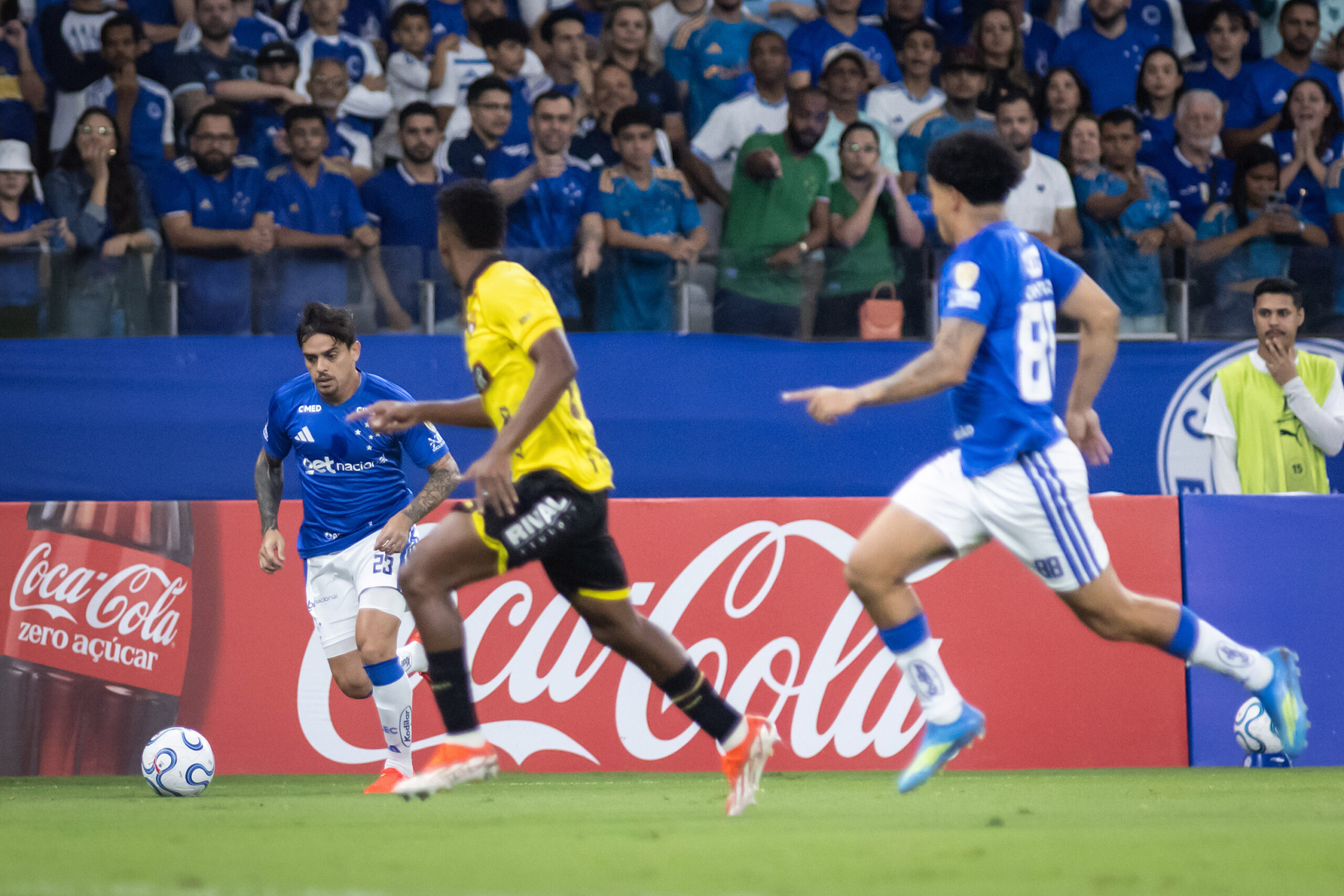 Cruzeiro aplastó a Barcelona