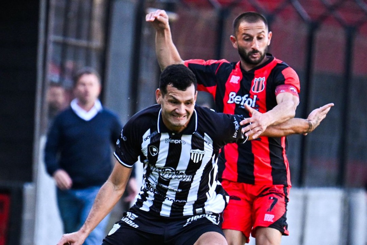 El Dragón tuvo dos goles anulados al Topo Aguirre. Este lunes, Defensores de Belgrano y Chaco for Ever dieron un entretenido 0 a 0