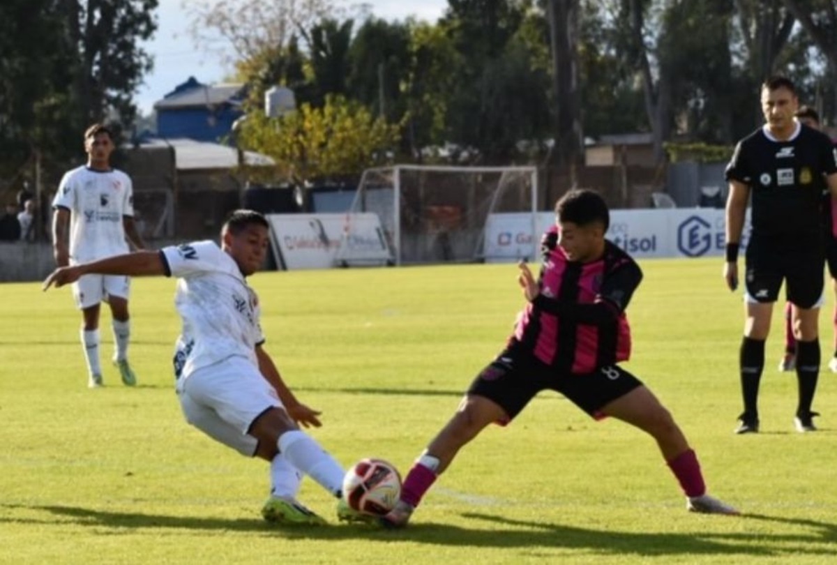 Escobar mereció más pero empató con Independiente Chivilcoy