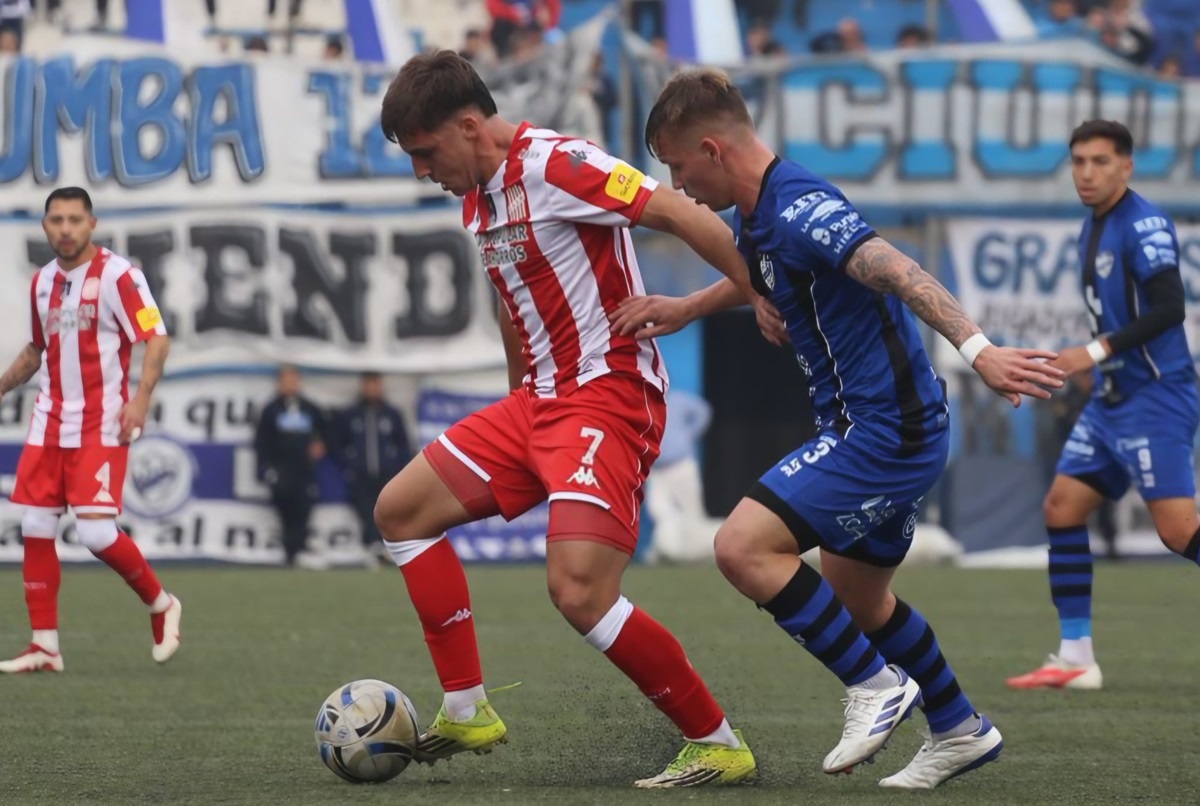 Fue 2 a 0 para el Funebrero con goles de Marcos Roseti y Fernando González. Midland le ganó a San Martín de Tucumán y es escolta en su zona