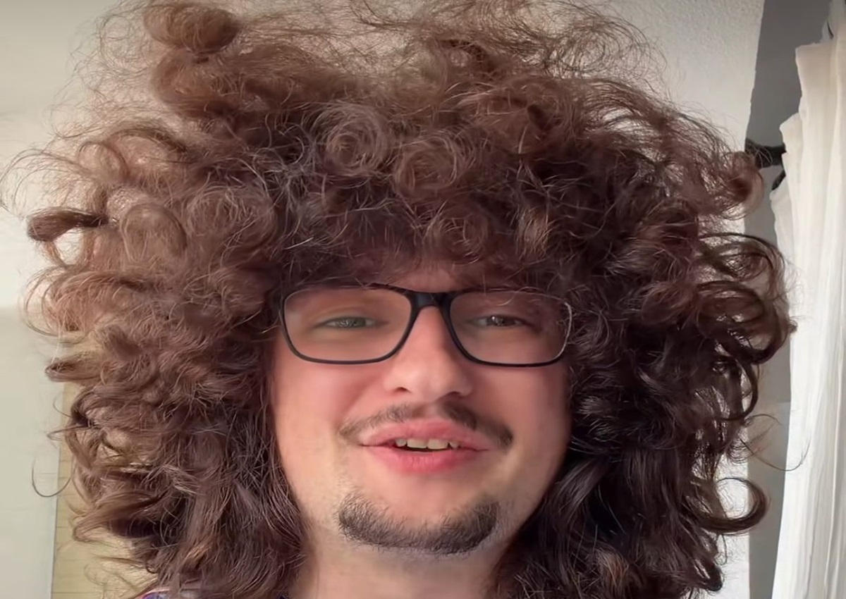 El hincha viral de Manchester United deberá esperar tres meses más para cortarse el pelo