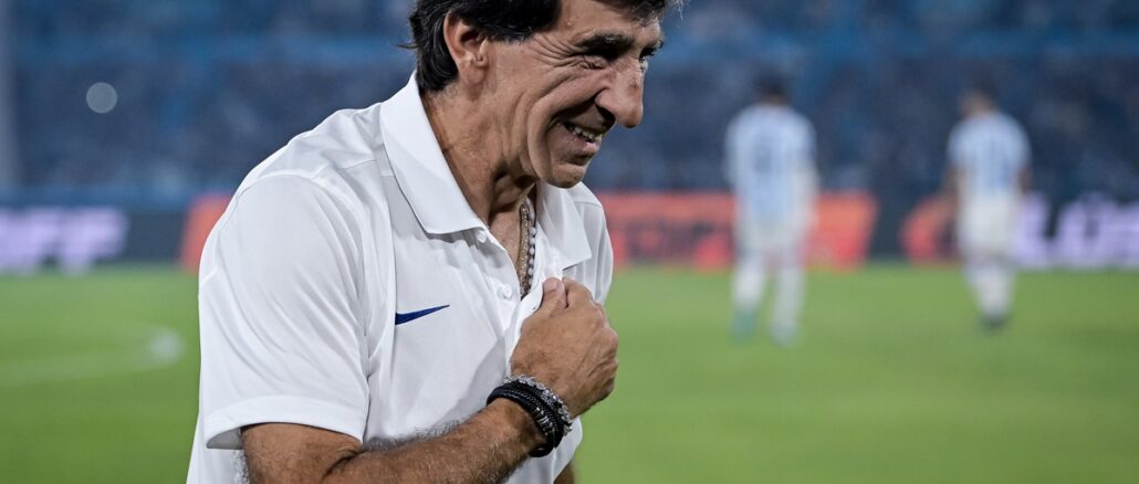 El ex entrenador de Racing está en el radar del Xeneieze. Gustavo Costas suena como posible entrenador de Boca
