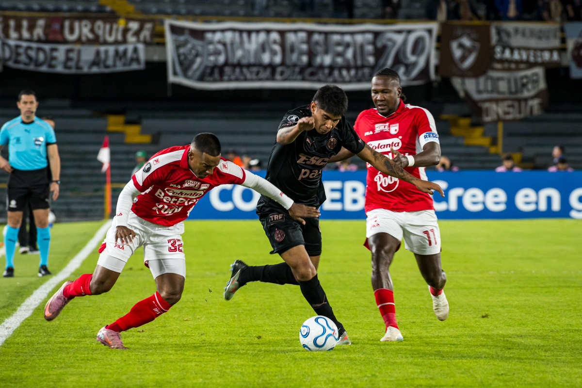 Los Cardenales le ganaron 2 a 1 al Calamar con un gol de Rodallega. Platense perdió con Santa Fe en una noche caliente de Copa