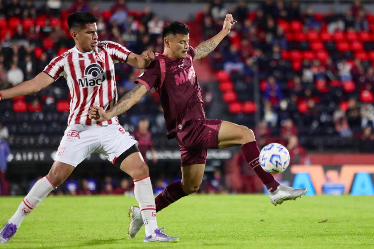 FUe 2 a 1 para La Gloria con goles de Córdoba y gran tiro libre de Lázaro. Instituto sacó a Lanús de Copa Argentina en una noche picante