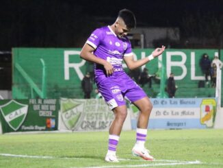 El Viola se impuso por 2 a 0 y lidera en Primera B Metropolitana. Villa Dálmine ganó en Ituzaingó con doblete de Brandán