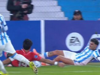 Racing se adelantó con un penal polémico en Sudamericana