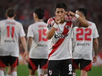 Maxi Meza volvió a convertir más de 200 días después y adelanta a River. Con un cabezazo, el volante decretó el 1-0 ante Carabobo.