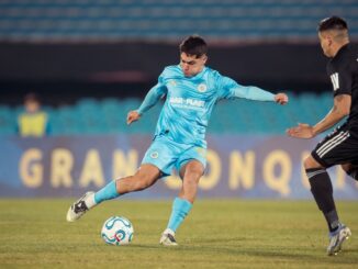 Insólitos errores del Blanquinegro decantaron en el 4 a 1. City Torque eliminó a Riestra en la noche de los goles en contra