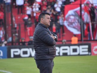 El ex entrenador de Huracán, Sacachispas y Español desbarrancó. Apuzzo pidió disculpas tras decir: "Las mujeres son técnicos, los gays..."