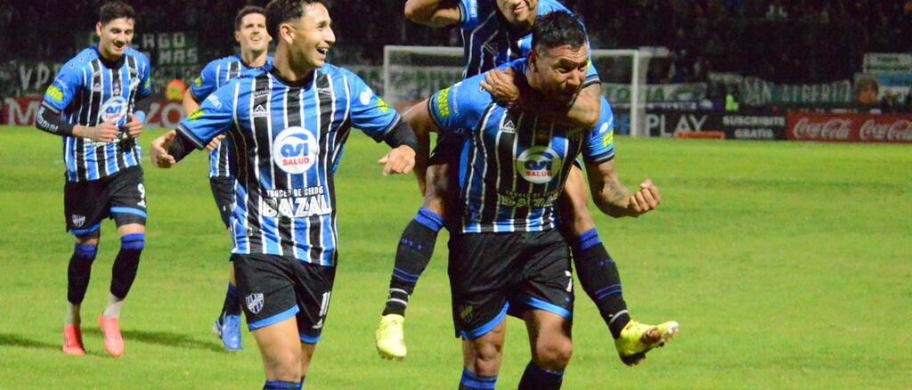 Almagro dio el golpe venciendo a Nueva Chicago en Mataderos por dos a uno con los gritos de Tolosa y Bustamante.