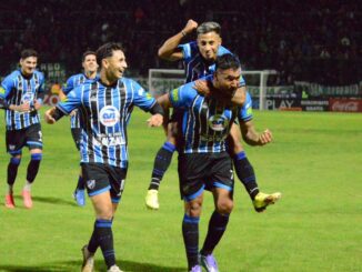 Almagro dio el golpe venciendo a Nueva Chicago en Mataderos por dos a uno con los gritos de Tolosa y Bustamante.