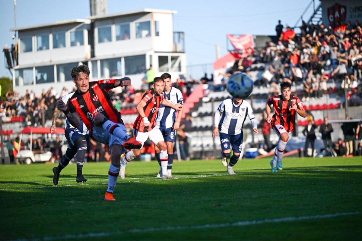 Fue 1 a 1 pero con un gol anulado al Patrón con polémica. Patronato dejó sin punta a Tristán Suárez y estalló contra Billone Carpio