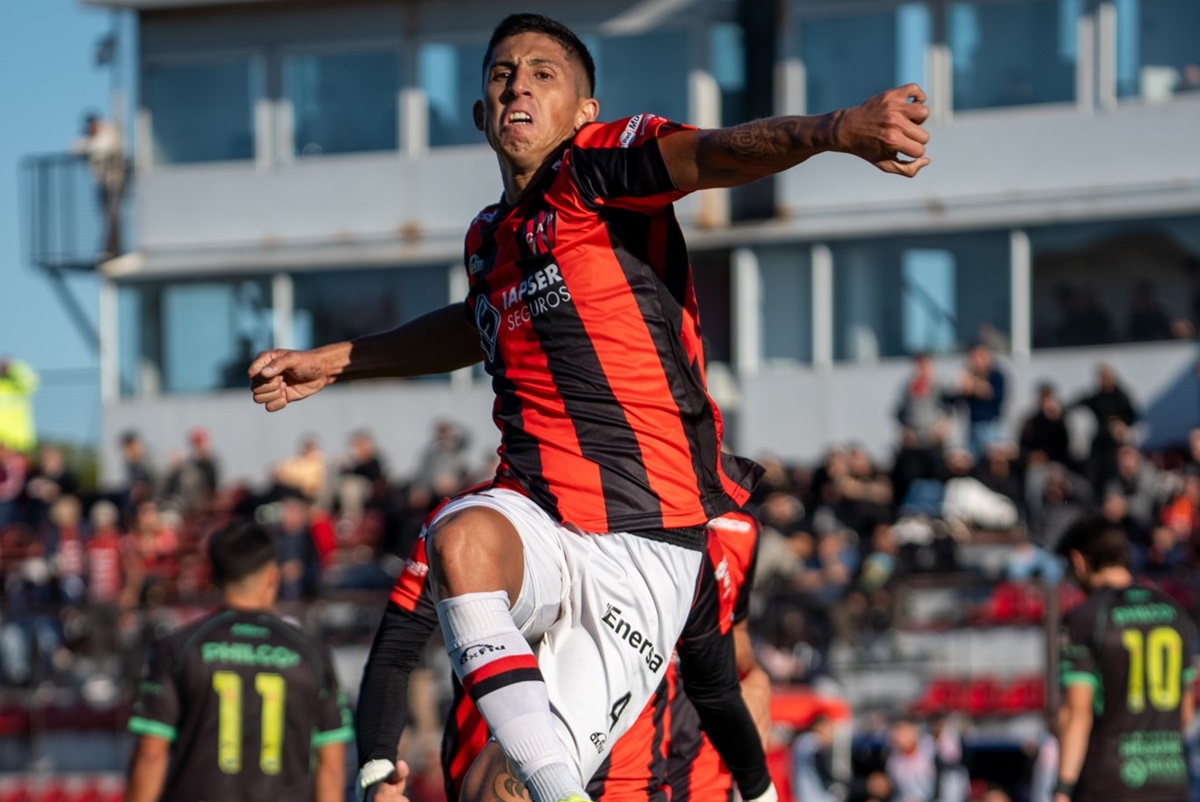 Patronato consiguió un gran triunfo en Paraná ante Nueva Chicago