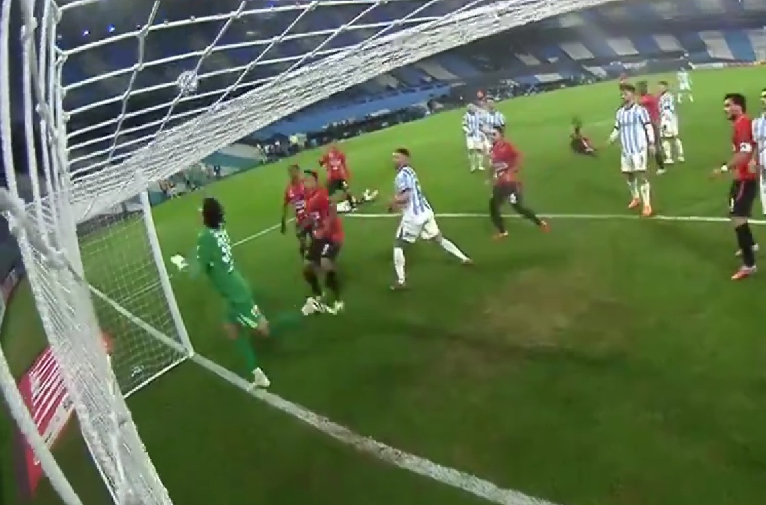 Increíble blooper para el empate de Caracas a Racing