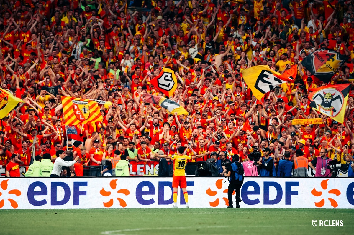 Fue 3 a 1 para Les Sang et Or ante Niza en la noche de París. Lens salió campeón por primera vez de la Copa de Francia