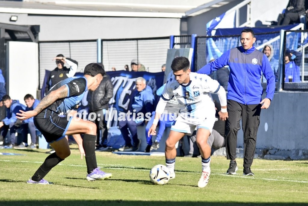 Bolívar se impuso ante San Telmo en la Isla Maciel y parcialmente es líder en la Primera Nacional