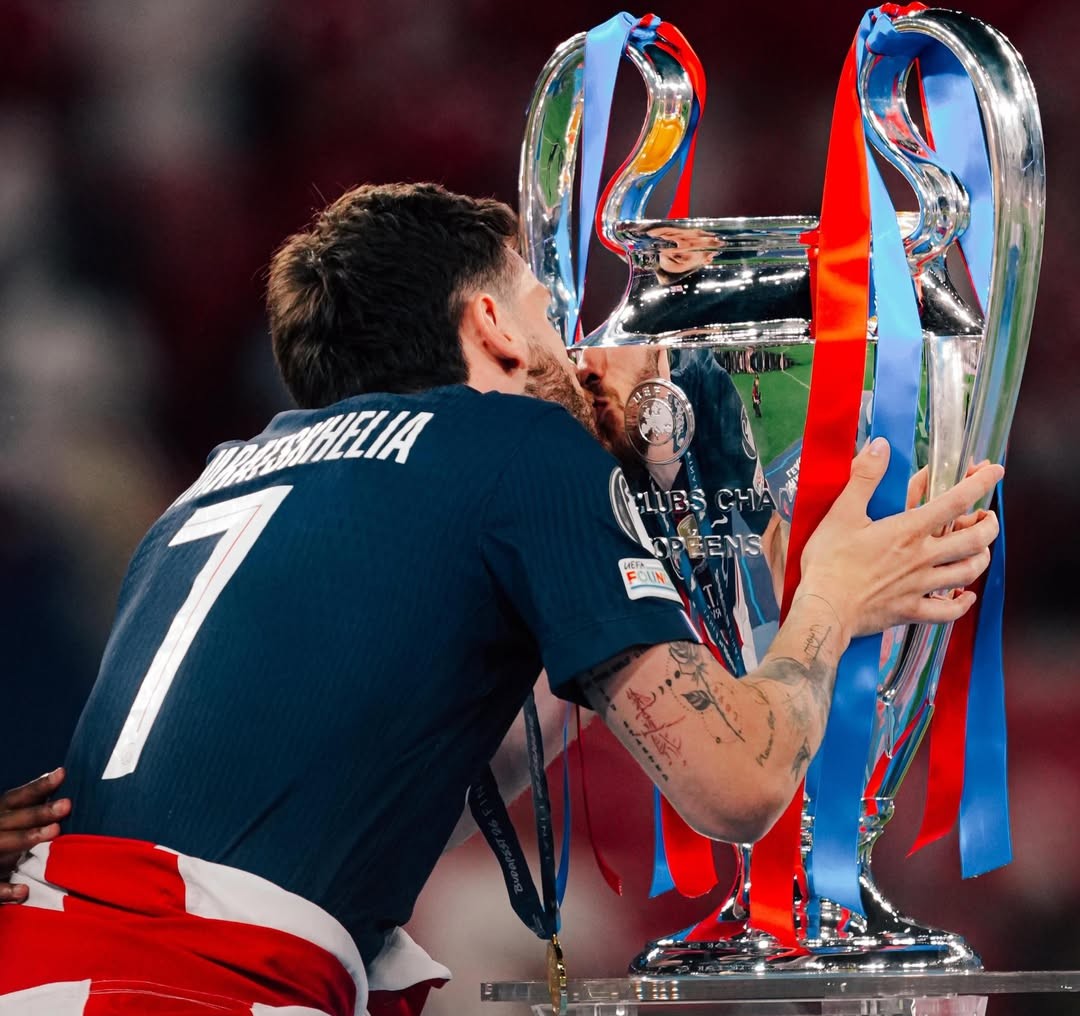 Khvicha Kvaratskhelia fue elegido el mejor jugador de la Champions League
