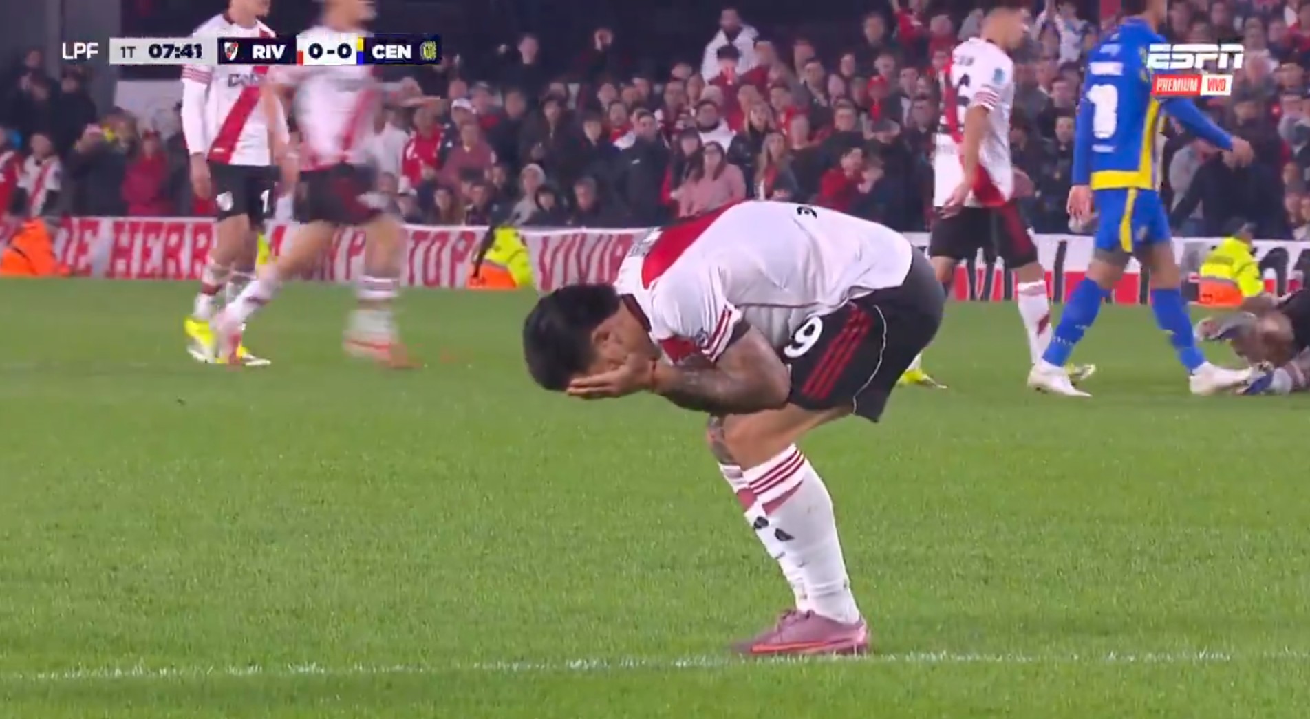 Sebastián Driussi se retiró gravemente lesionado en River