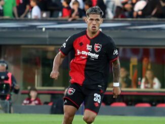 Primer cambio en la Lepra por una molestia en el tobillo izquierdo. Walter Núñez salió lesionado en Newell’s ante Vélez